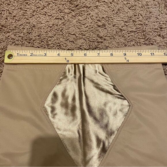 Sweet Nothings by Maidenform Thigh Slimming Shapewear Shorts Womens size Medium - Picture 7 of 7